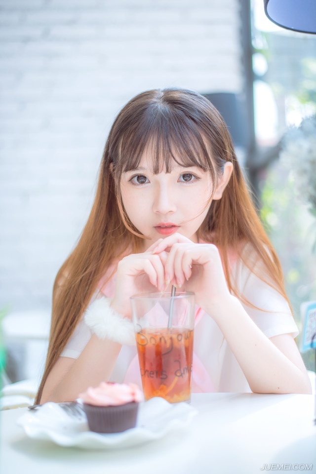 “这……是个误会！”孟达有些尴尬的摇摇头，正要解释，庞统、魏延、法正等人已经赶到，法正扫了刘璝一眼，淡然道：“此事，是我设计，引你入壶，与孟达无关。”